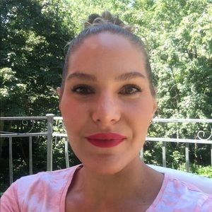 Meet your Posher, Carmela